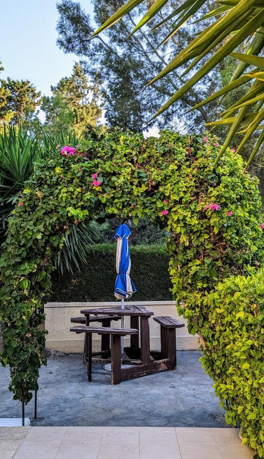 Stylish Garden Apartment At Paphos Harbour Exterior foto