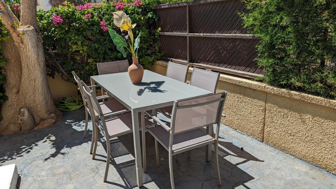 Stylish Garden Apartment At Paphos Harbour Exterior foto
