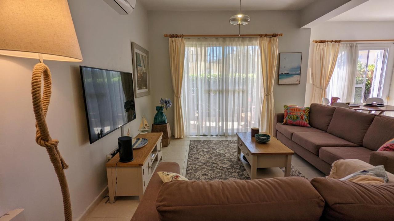 Stylish Garden Apartment At Paphos Harbour Exterior foto