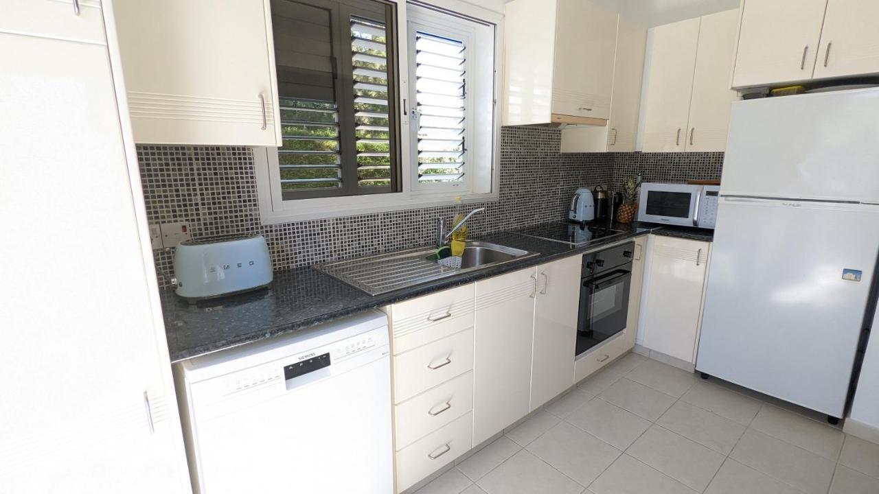 Stylish Garden Apartment At Paphos Harbour Exterior foto